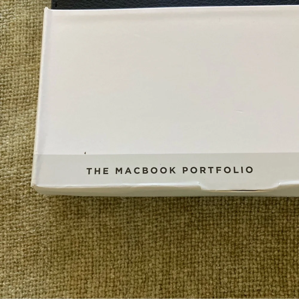 Von Holzhausen The MacBook Portfolio 14-inch | NWT